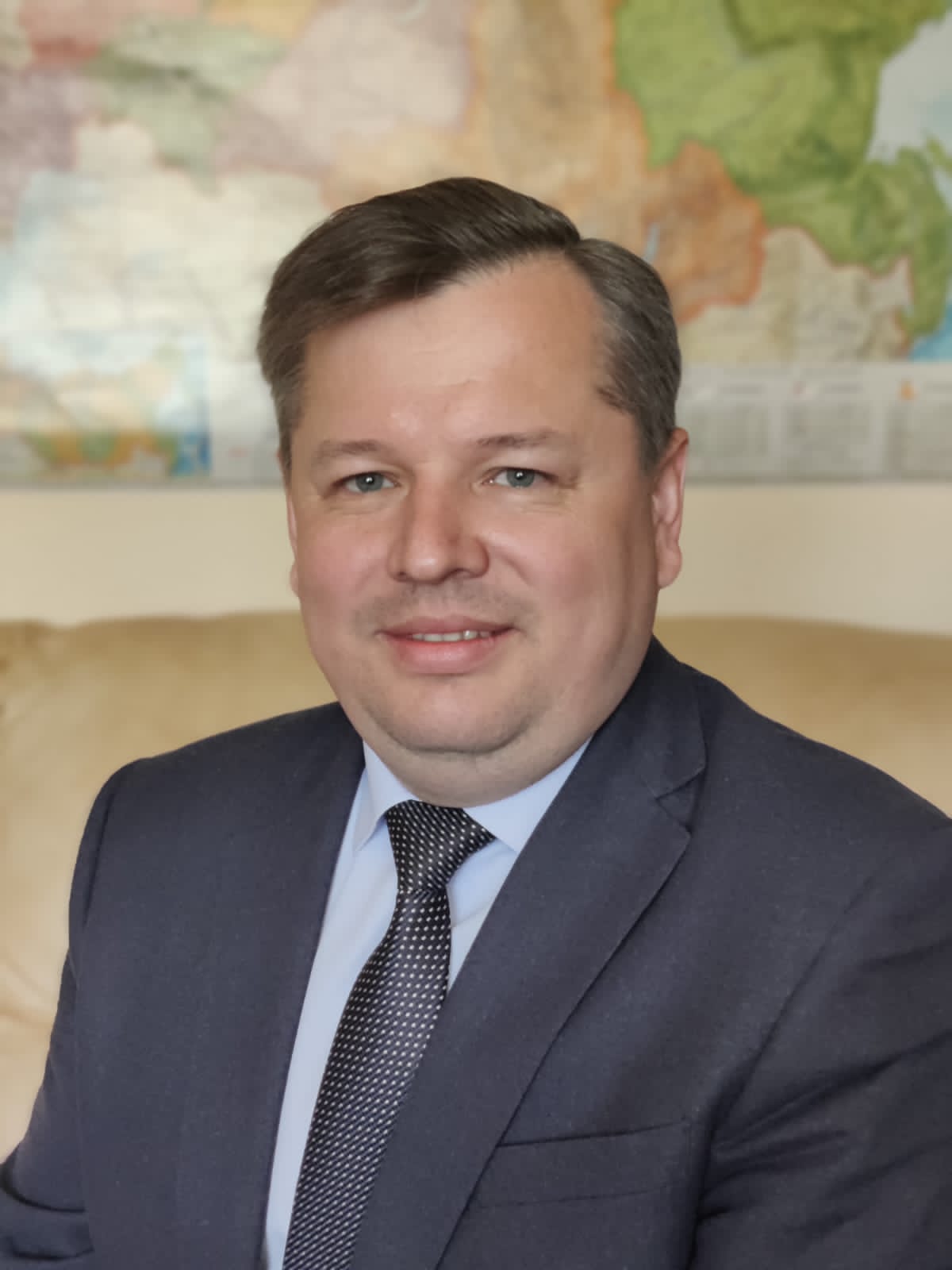 Михаил Опарин